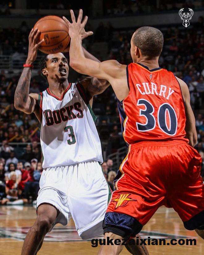 nimg-940 一年怒亏2个亿,库里和安德玛的“孽缘”