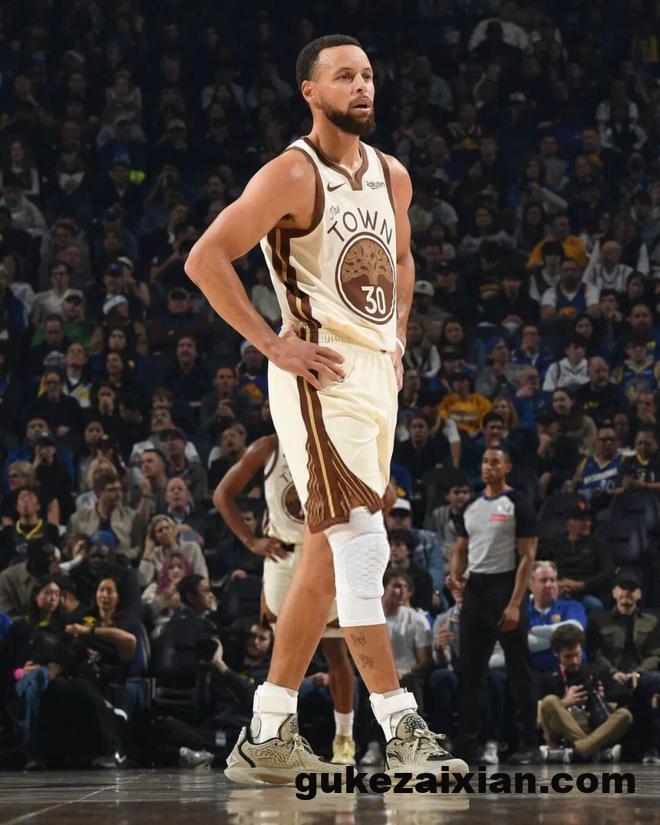 nimg-953 一年怒亏2个亿,库里和安德玛的“孽缘”